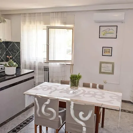 Kitica By Interhome Трогир